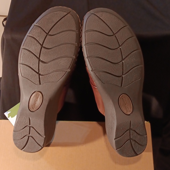 Shoe's - Picture 4 of 5